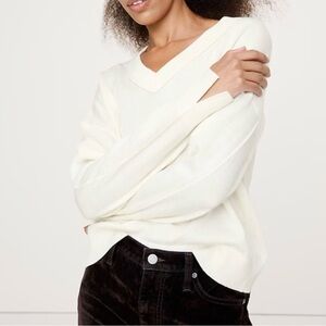 Banana Republic Women's Ivory V-Neck Sweater